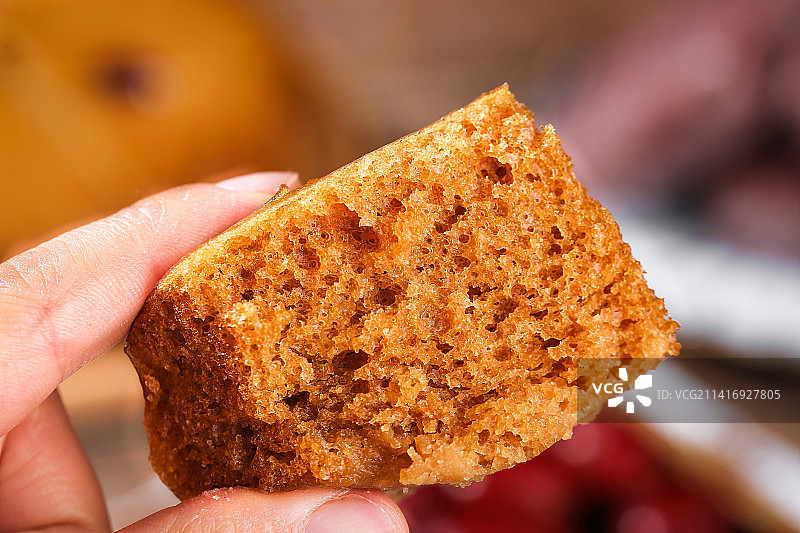 深底上的红糖红枣发糕图片素材