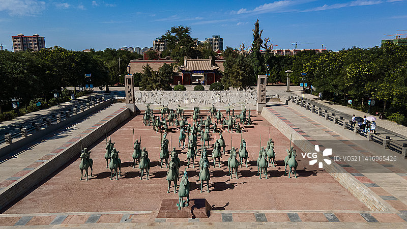 甘肃武威雷台汉墓铜奔马雕像图片素材