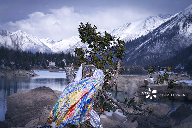 然乌湖雪山经幡图片素材