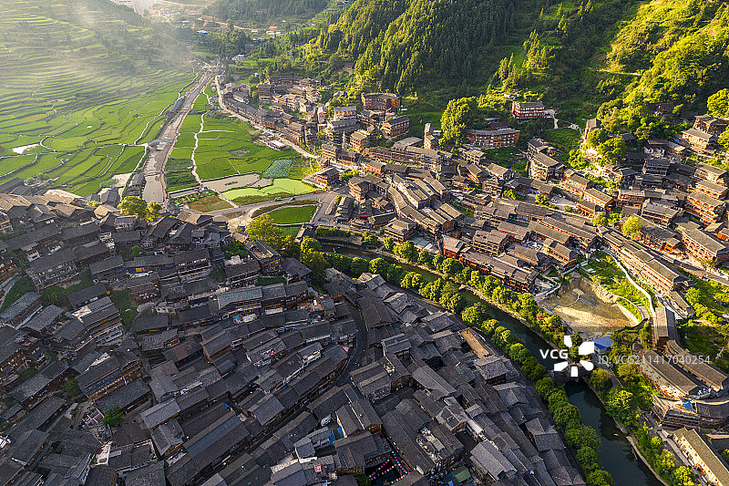 贵州省黔东南州雷山县西江千户苗寨日出户外航拍高视角图片素材