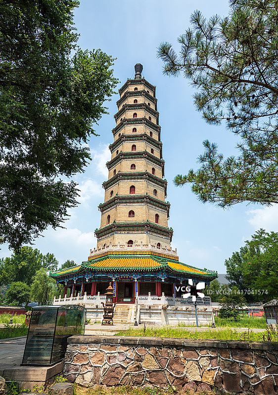 中国河北承德避暑山庄永佑寺舍利塔图片素材