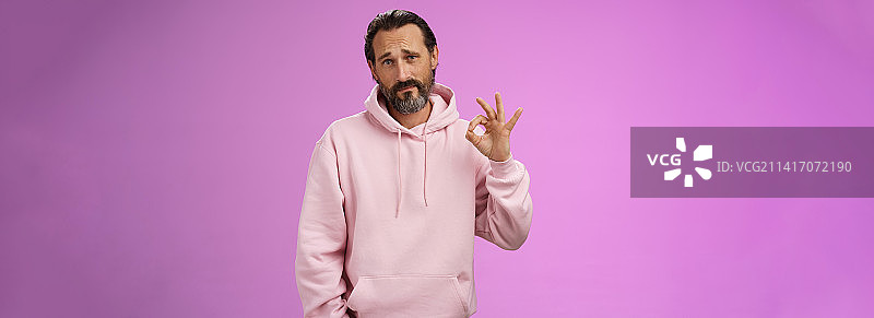 帅气成熟胡须父亲肖像图片素材