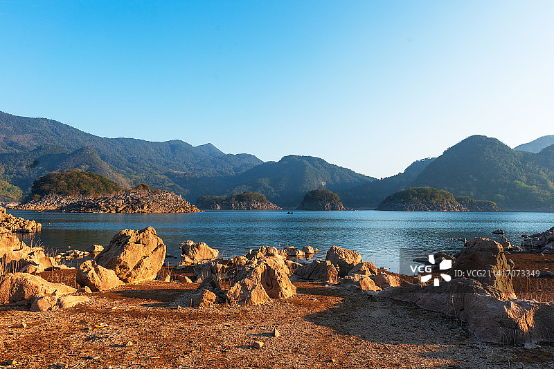 广东清远桃花湖图片素材
