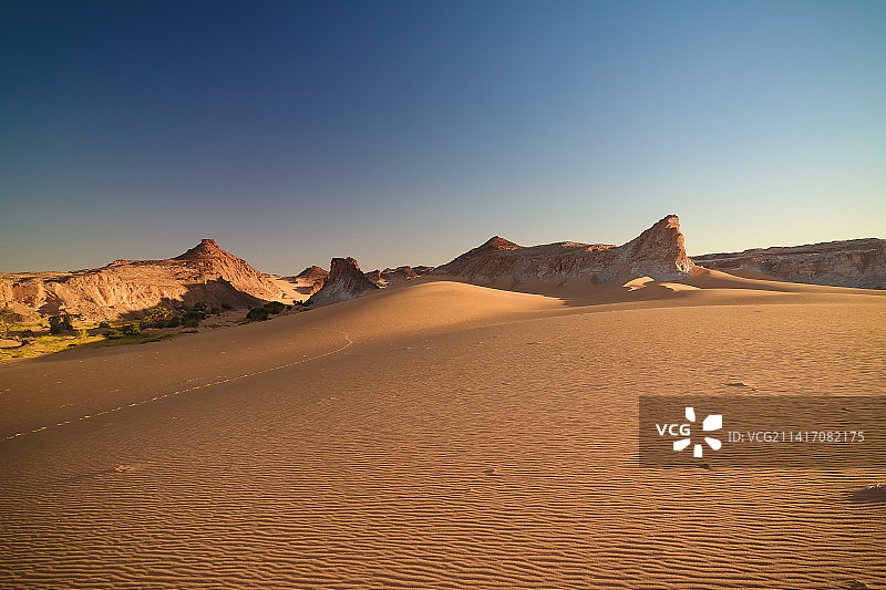 乍得恩内迪，乌尼昂加色里尔湖群附近的航拍全景图片素材