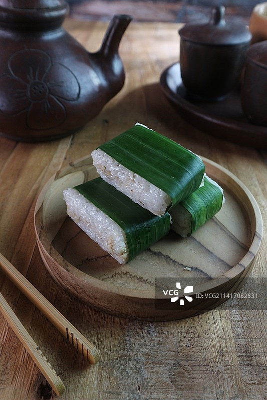 印尼苏美当鸡肉糯米卷图片素材