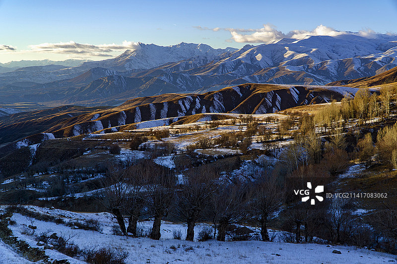 土耳其埃尔津詹雪山风光图片素材