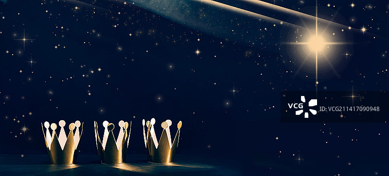 三个闪亮的皇冠和一颗星星，主显节和三王之夜图片素材