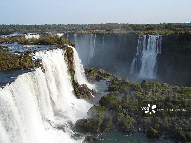 阿根廷米西奥内斯省瀑布的壮丽景色图片素材