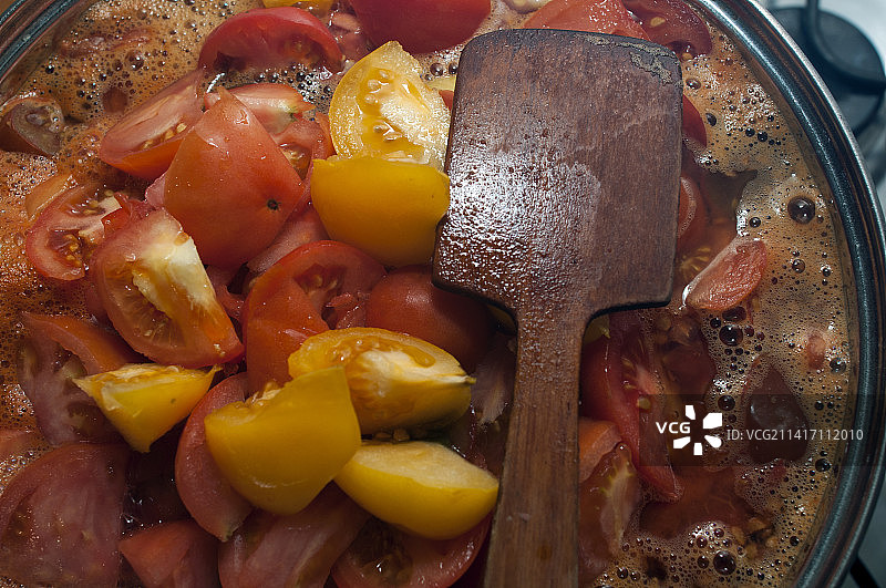 碗中烹饪的番茄酱图片素材