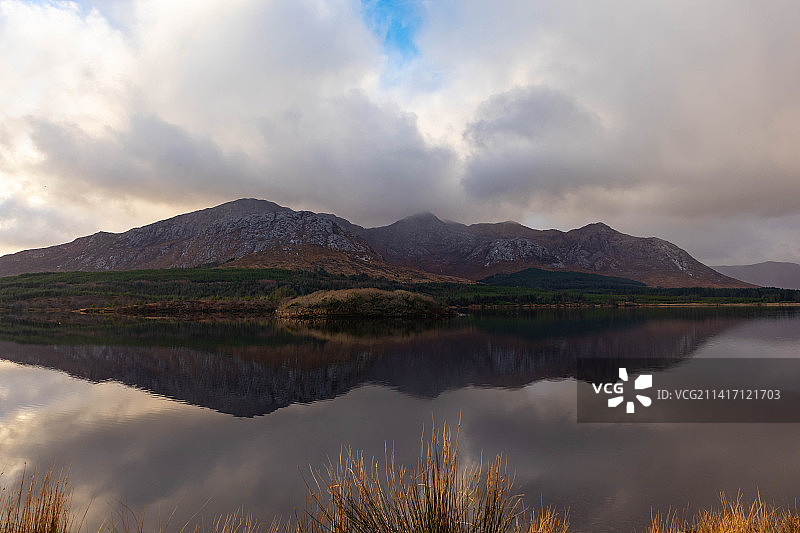康尼马拉国家公园的湖光山色风光图片素材