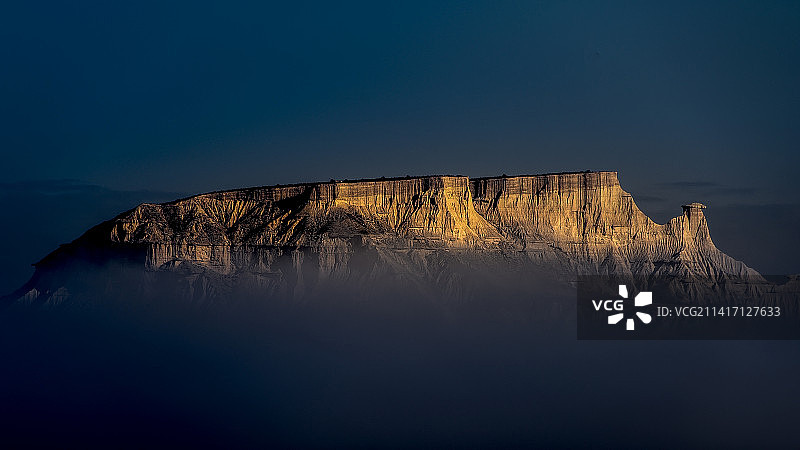 西班牙巴尔德纳斯雷亚莱斯山脉的风景图片素材