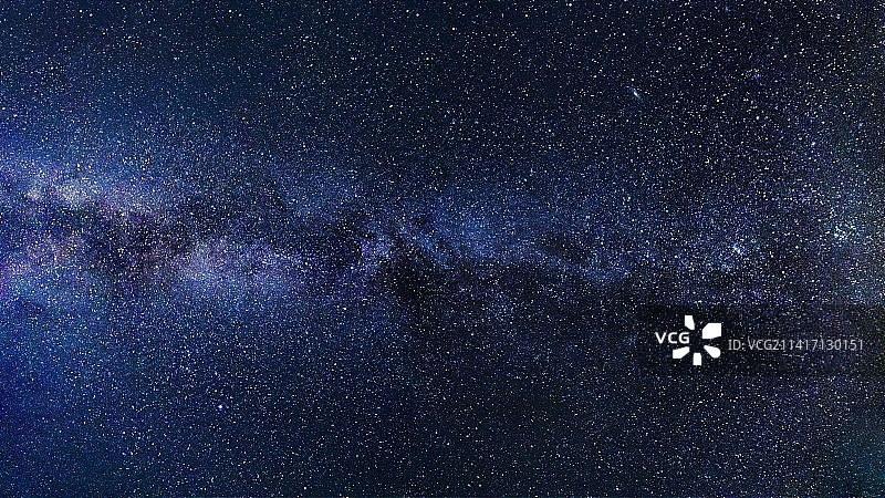 印度尼西亚夜空星星的低角度视角图片素材