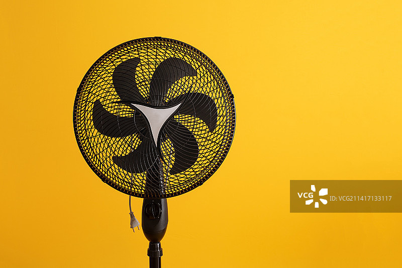 在巴西黄色背景下的电灯特写图片素材