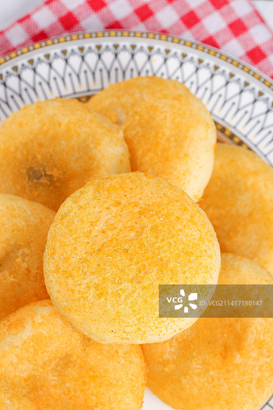 浅底上的糖糕图片素材