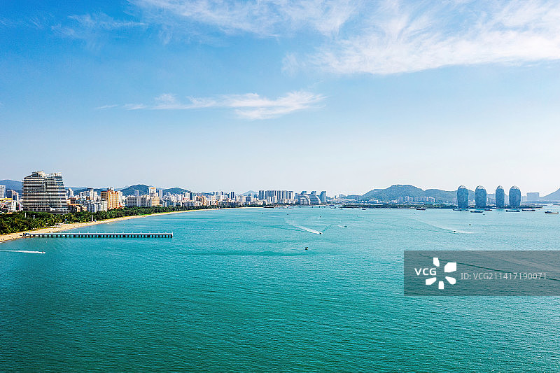 海南岛三亚市天涯区三亚湾地标建筑凤凰岛航拍图片素材