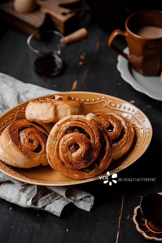 美味的苹果红糖肉桂卷图片素材