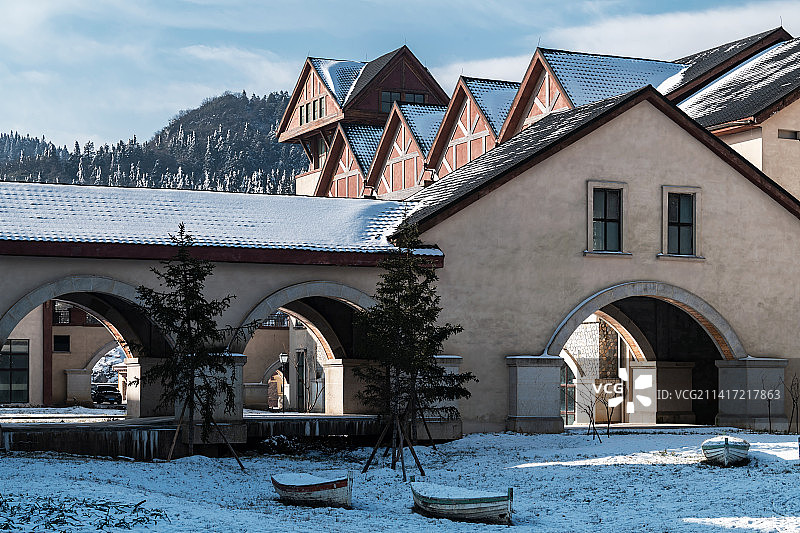 雪中小屋与小船（重庆丰都县南天湖景区）图片素材