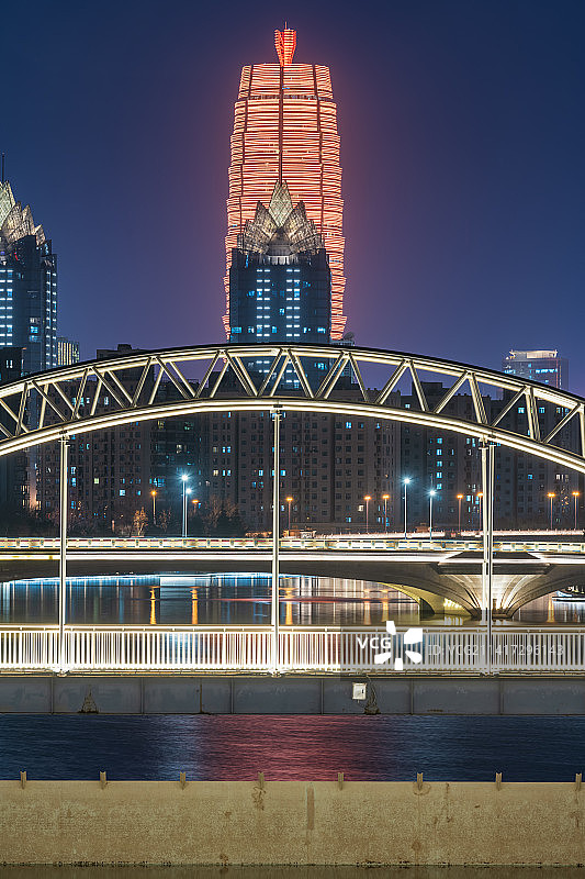亚洲中国河南省郑州市郑东新区CBD桥夜景图片素材