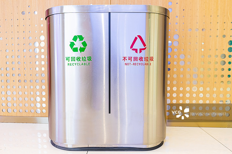 中国公共设施拍摄主题，公共建筑里的可回收利用垃圾分类定点投放点设备用品，室内无人图像摄影图片素材