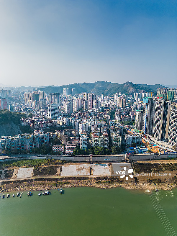 广西梧州城市建筑航拍万秀区桂江风光图片素材