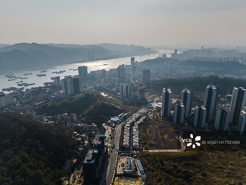广西梧州城市建筑航拍西江和万秀区图片素材