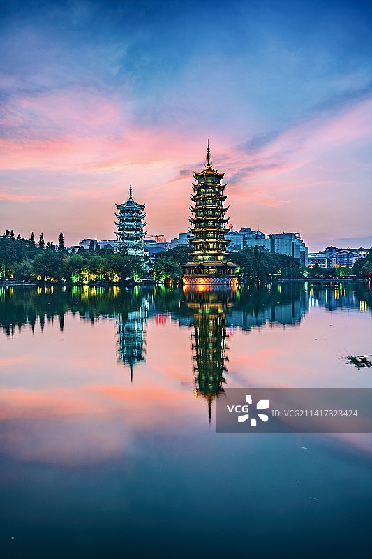 桂林-日月双塔图片素材