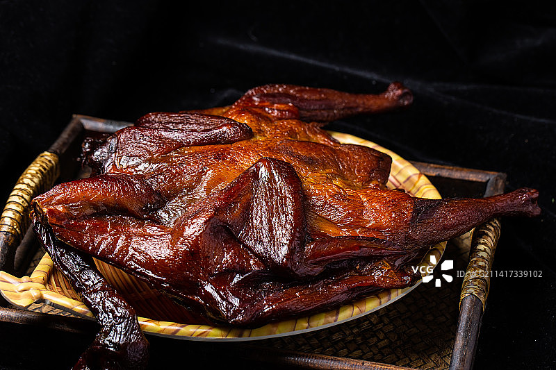 中式美食一整只熏鸡图片素材