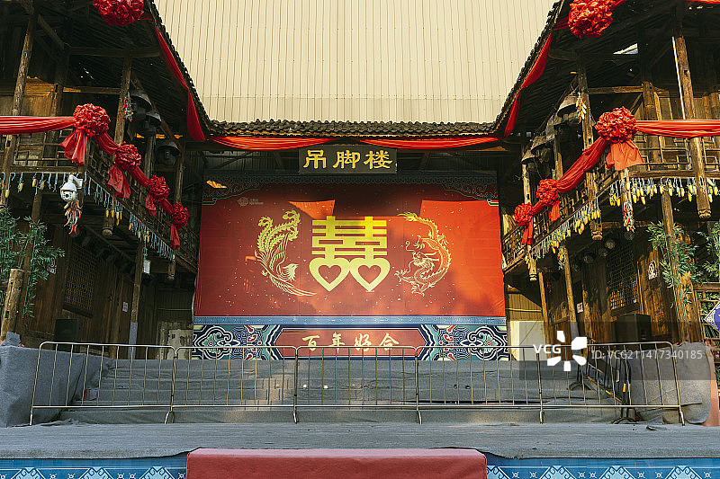 湖北恩施土家女儿城吊脚楼大舞台图片素材