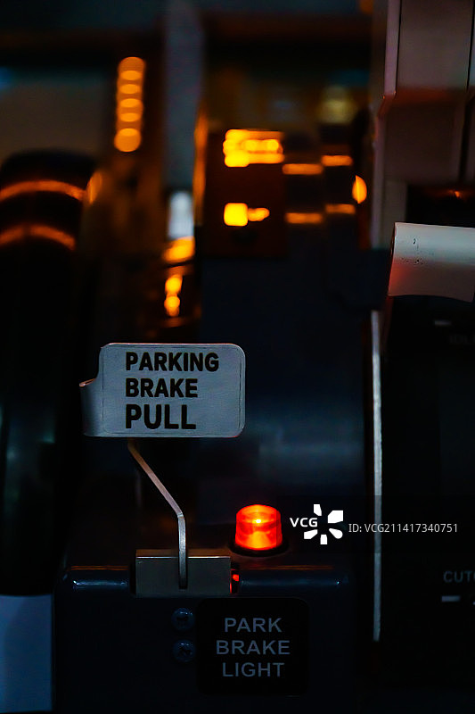 飞机驾驶舱驾驶室停车刹车杆图片素材