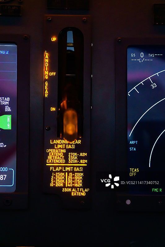 飞机驾驶舱驾驶室起落架拉杆图片素材