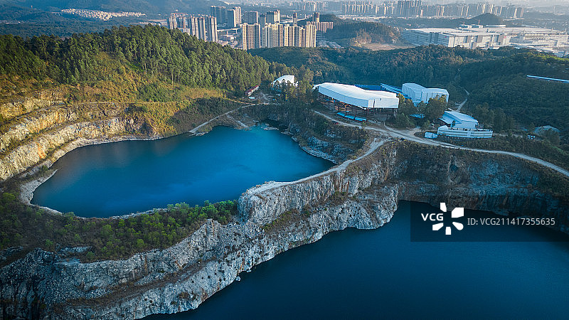 航拍石牙顶天坑图片素材