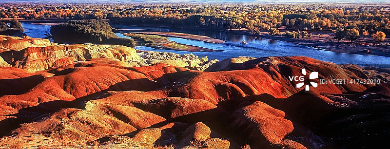 五彩滩秋天全景图——新疆   阿勒泰  布尔津县图片素材