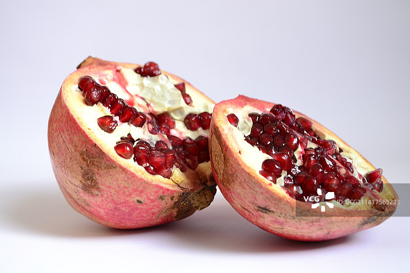 白色背景下的石榴特写，土耳其图片素材