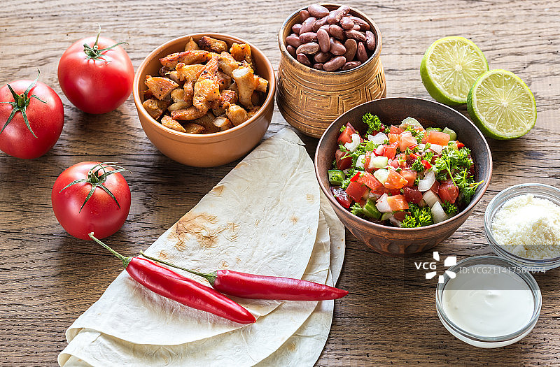 罗马尼亚餐桌美食高角度视图图片素材