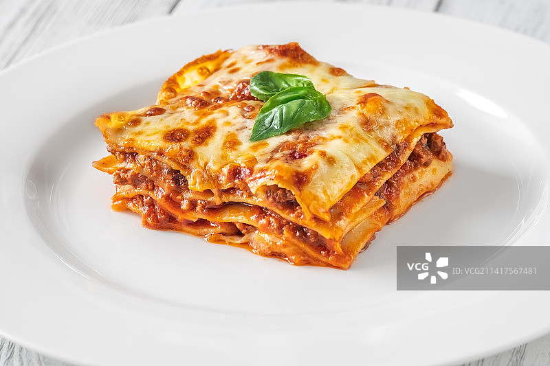 罗马尼亚餐盘中的披萨特写图片素材