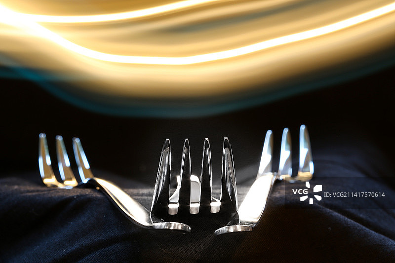 餐桌上的叉子特写图片素材