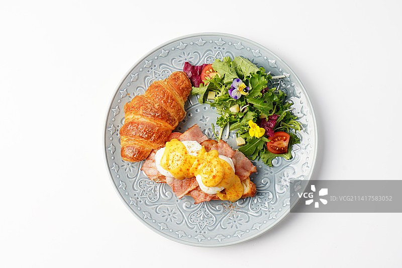 培根班尼蛋可颂精致早午餐高清素材图片素材