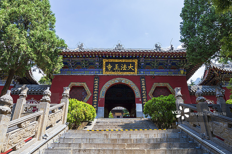 河南省郑州登封大法王寺夏天户外风光图片素材