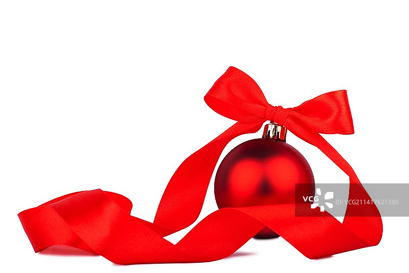 白色背景上的红色丝带特写图片素材