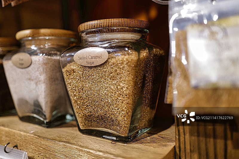 特写：美国田纳西州桌子上罐子里的食物图片素材