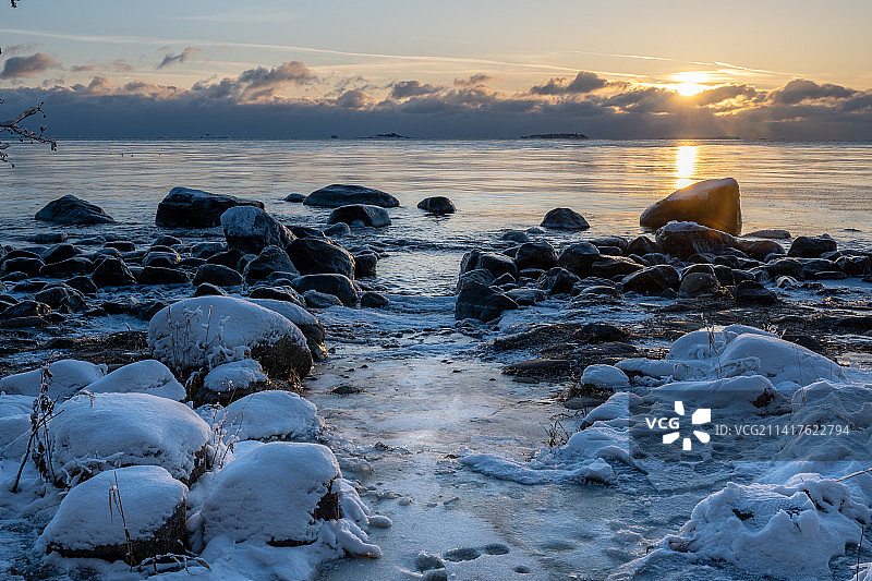 日落时分芬兰库伊卡林内的壮丽海景图片素材