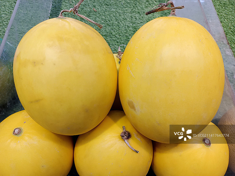 不同种类和颜色的热带水果，印度尼西亚坤甸图片素材