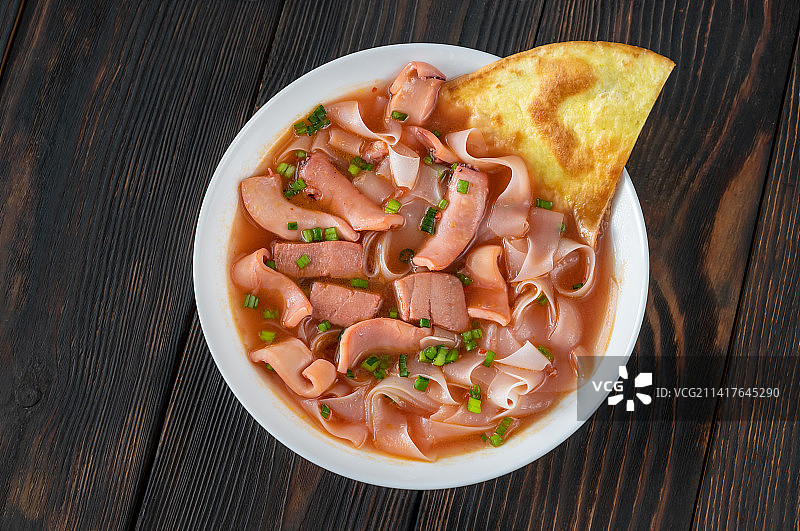 罗马尼亚的粉色芋泥日元拉面图片素材