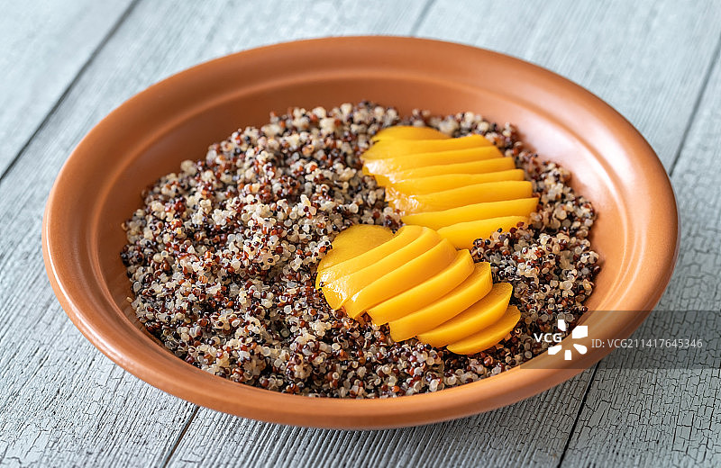 藜麦蜜桃沙拉（罗马尼亚）图片素材