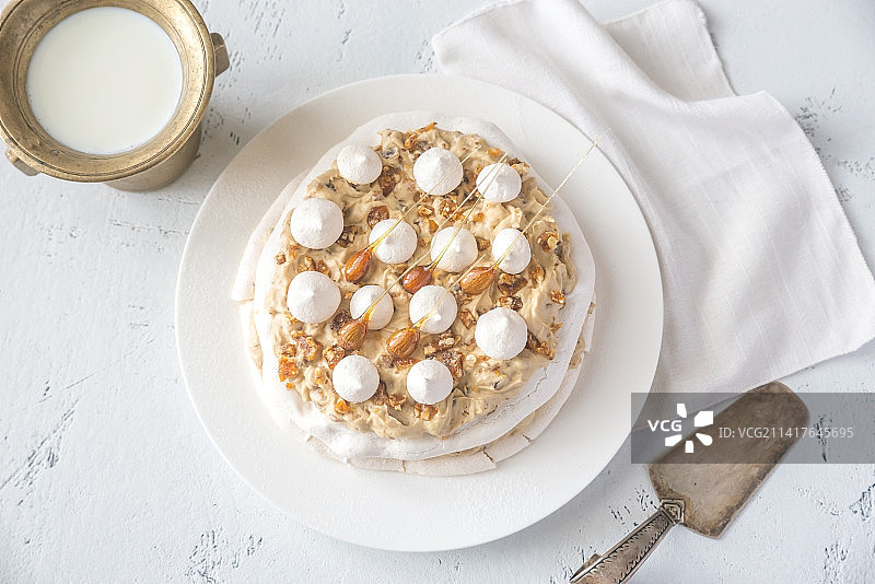 桌子上盘中的甜点俯视图，罗马尼亚图片素材