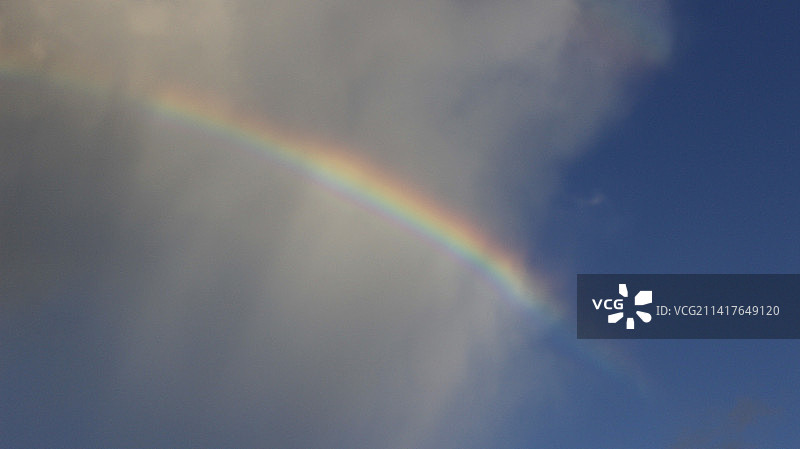 仰视：巴西的彩虹图片素材