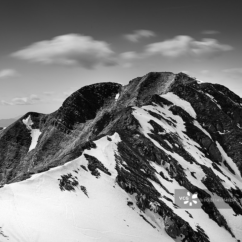 意大利雷焦艾米利亚省文塔索的卡萨罗拉山雪景图片素材