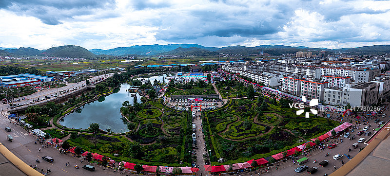 云南小县城的广场图片素材