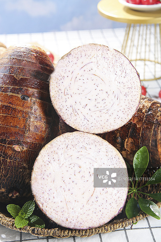 浅底上的荔浦芋头图片素材