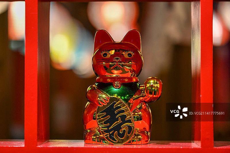 金光闪闪的招财猫饰物图片素材